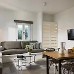 Aparthotel Manesis Pollonia