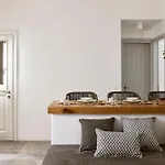 Manesis 4*