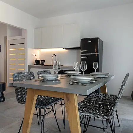 Lägenhetshotell Manesis 4*