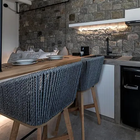 Lägenhetshotell Manesis 4*