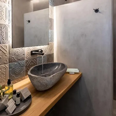 Manesis Lägenhetshotell