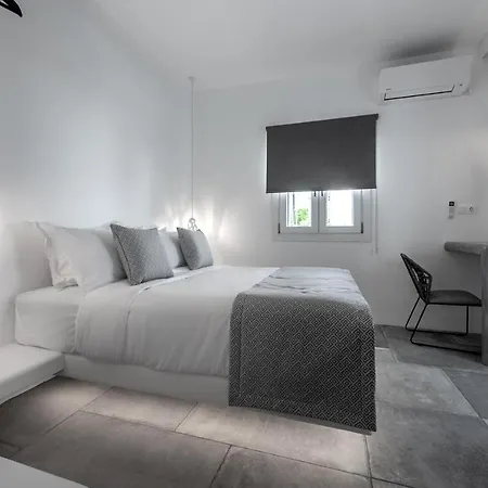 アパートホテル Manesis 4*